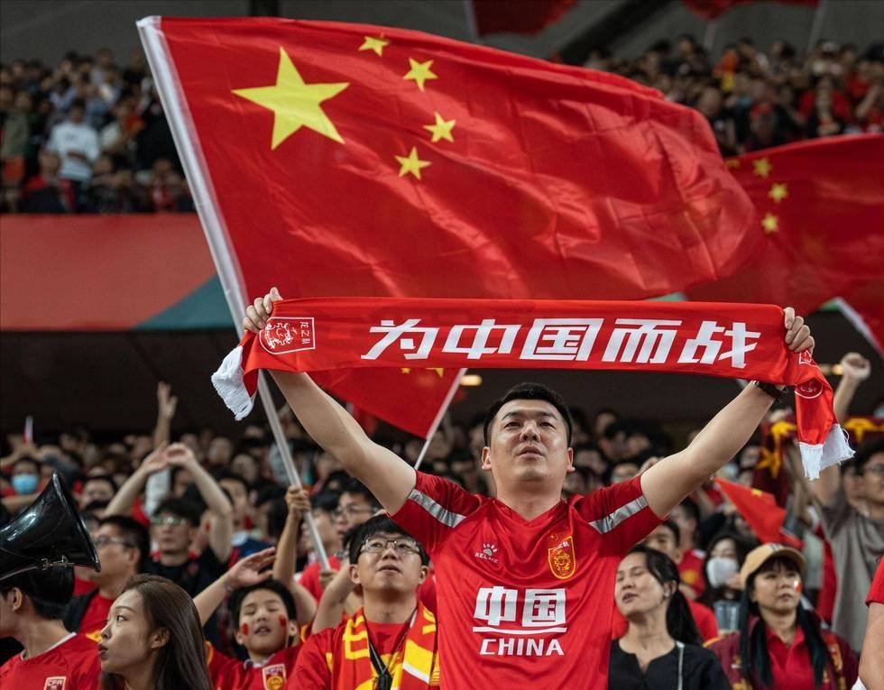 罗马诺：加纳乔仍渴望加盟切尔西，在等切尔西的报价（罗马诺：加纳乔依然盼投切尔西，正等待蓝军报价）