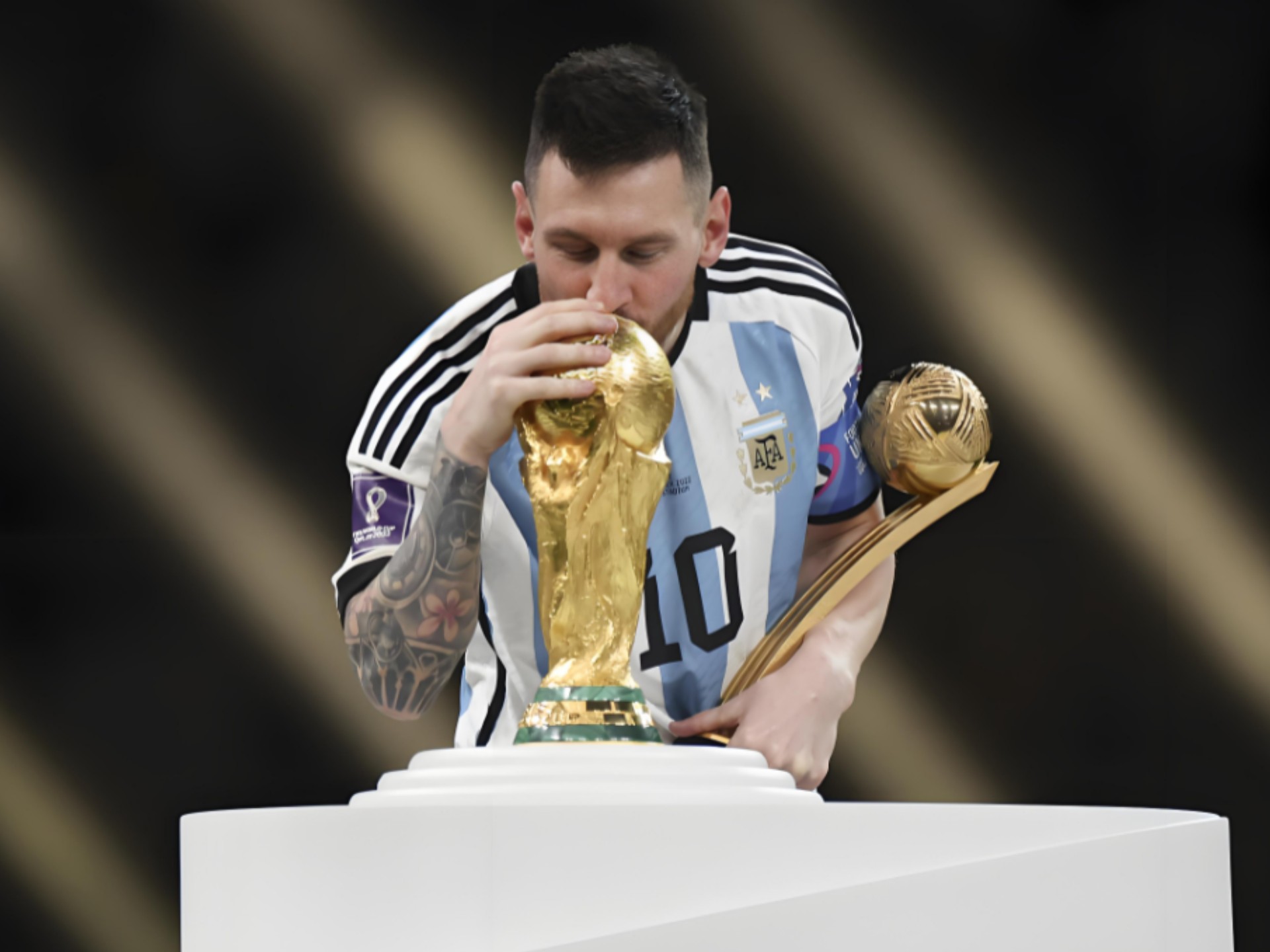 与去年排名相同，北京国安与山东泰山分别锁定中超第四第五（与去年持平，北京国安、山东泰山分列中超第四、第五）