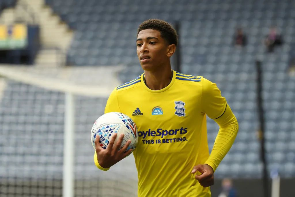 友谊赛战报：弗里曼双响本坦库尔染红，美国5-1十人乌拉圭（热身赛速递：弗里曼梅开二度，本坦库尔染红，美国5-1大胜十人乌拉圭）