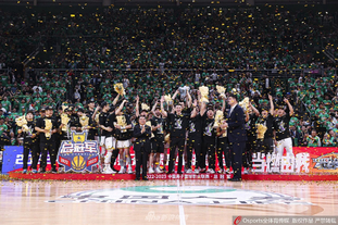 官方：斯坦科维奇从莫斯科斯巴达下课；事前曾用三种语言攻击记者（官方宣布：斯坦科维奇被解任莫斯科斯巴达主帅，此前曾以三种语言怒怼记者）