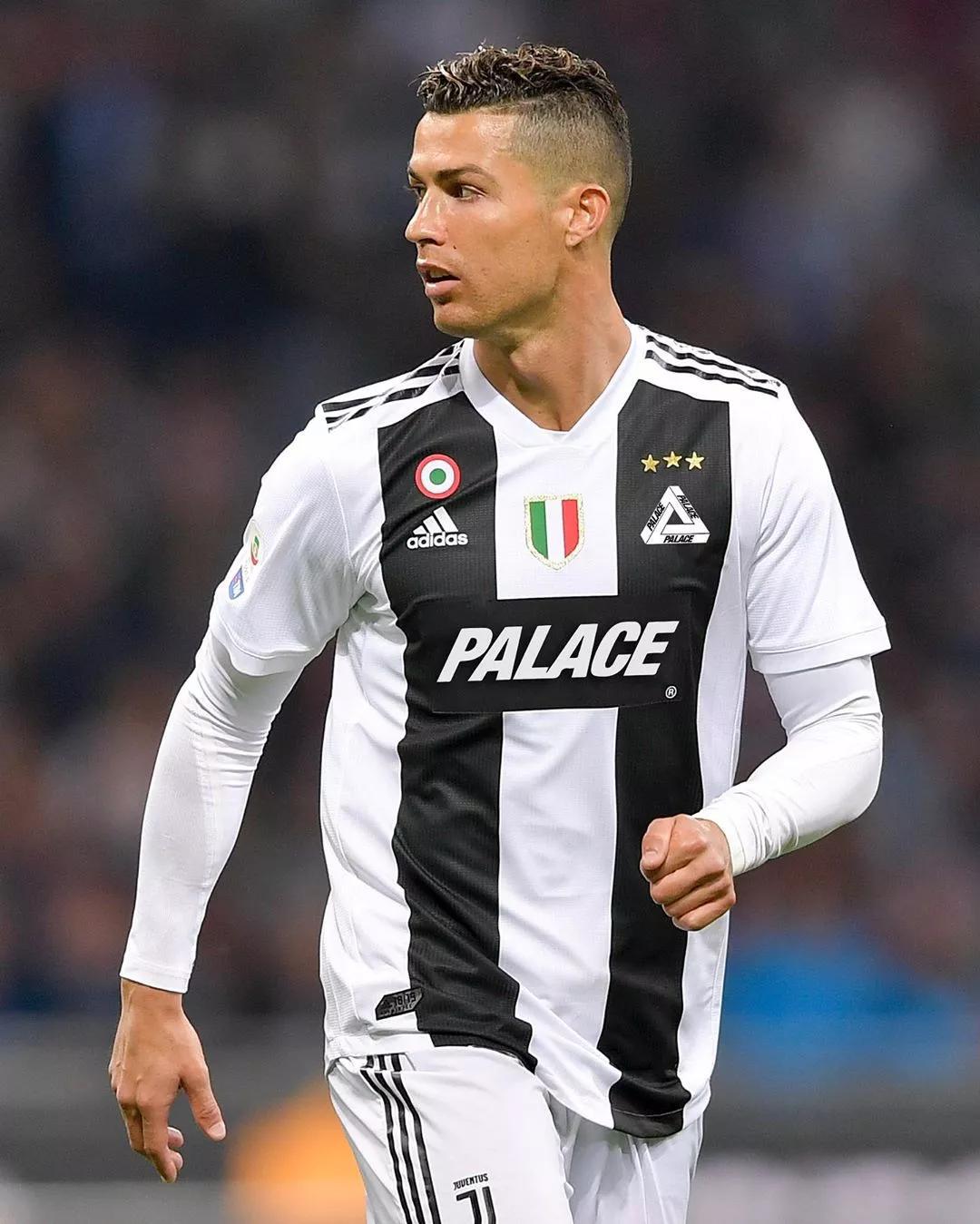 吕文君庆祝夺冠：是海港的三连冠，更是上海的三连冠（吕文君：不仅是海港三连冠，也是上海的三连冠）