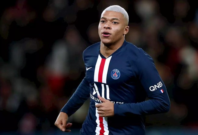 罗马诺：曼联已与内维斯的经纪人交谈，但还没有和新月正式谈判（罗马诺：曼联已接触内维斯经纪人，暂未与新月展开正式谈判）