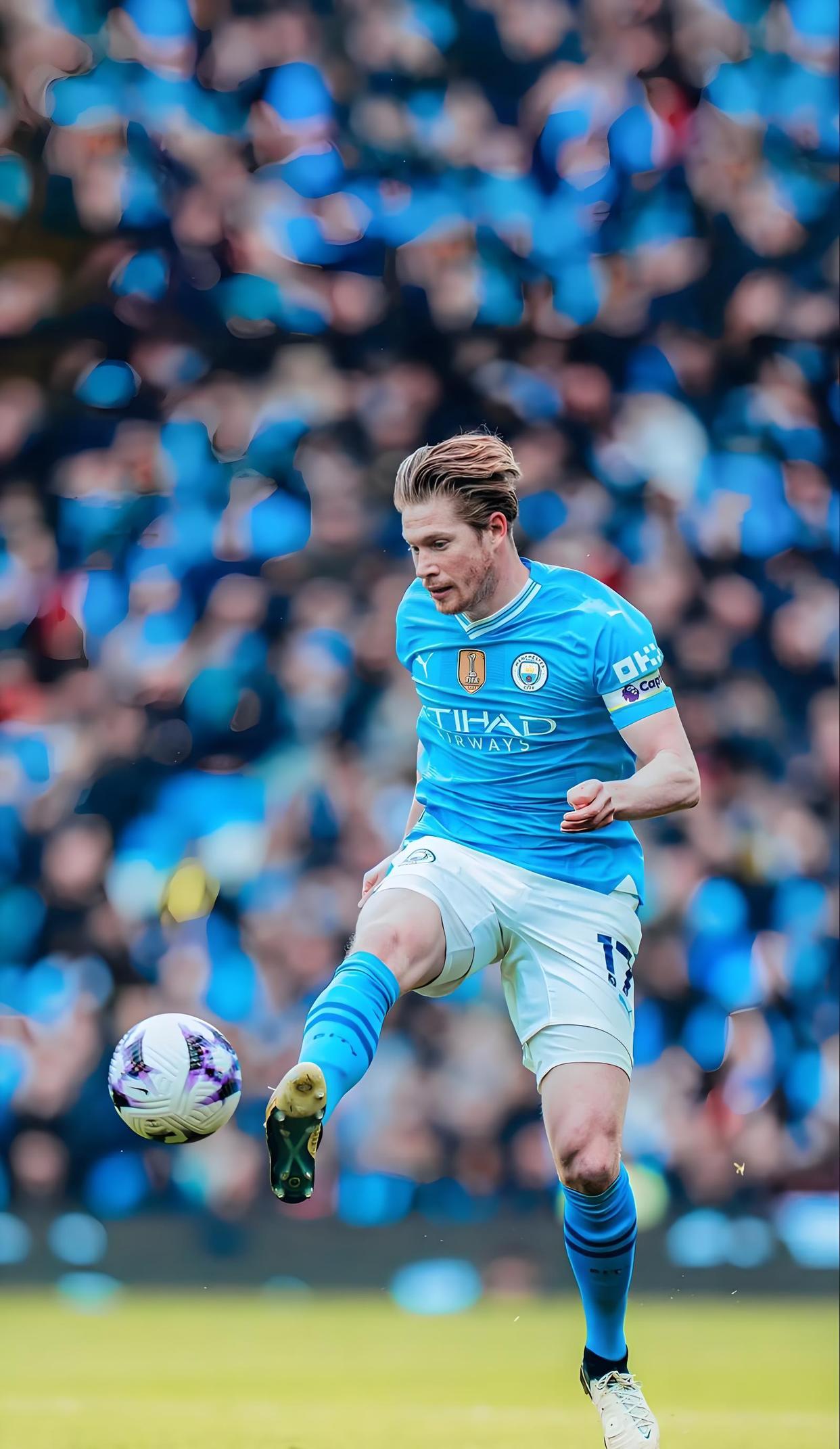 詹姆斯篮板抢断关键时刻锁定胜局（关键时刻，詹姆斯以篮板与抢断锁定胜局）