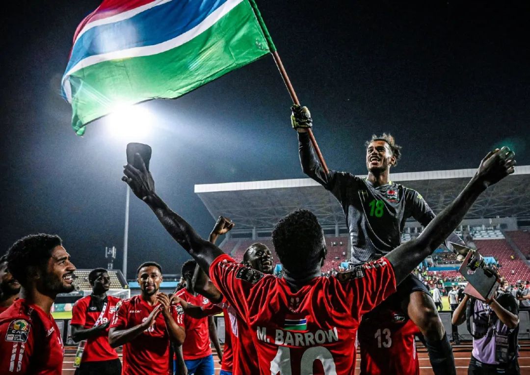 1v4戏耍巴萨后防！17岁就值6000万的他比亚马尔更有望成为金球？（1挑4戏耍巴萨防线！17岁身价6000万，他比亚马尔更有望问鼎金球？）