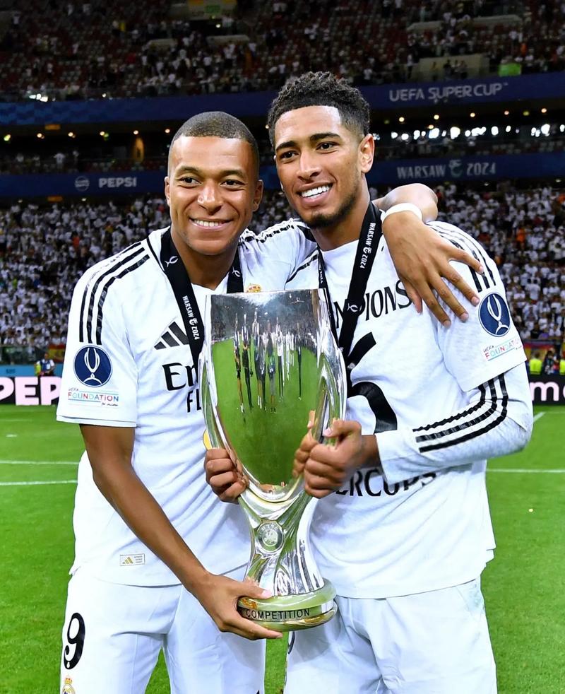 孔帕尼：今天的轮换非常重要，踢大巴黎可能是强度最高的比赛（孔帕尼：本场轮换至关重要，对阵大巴黎或为强度巅峰之战）