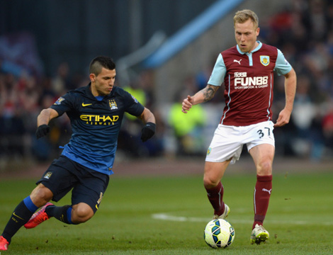 英超半场：孔萨失误+造越位失败酿失球，维拉1-2西汉姆联（英超半场：孔萨送礼+越位战术失效致丢球，维拉暂1-2落后西汉姆联）